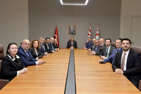 Cumhurbaşkanı Tufan Erhürman, TÜRKONFED, Kıbrıs Türk İş İnsanları Derneği (İŞAD), Kıbrıs Türk Girişimci Kadınlar Derneği (GİKAD) ve Genç İş İnsanları Derneği (GİAD) heyetini kabul etti