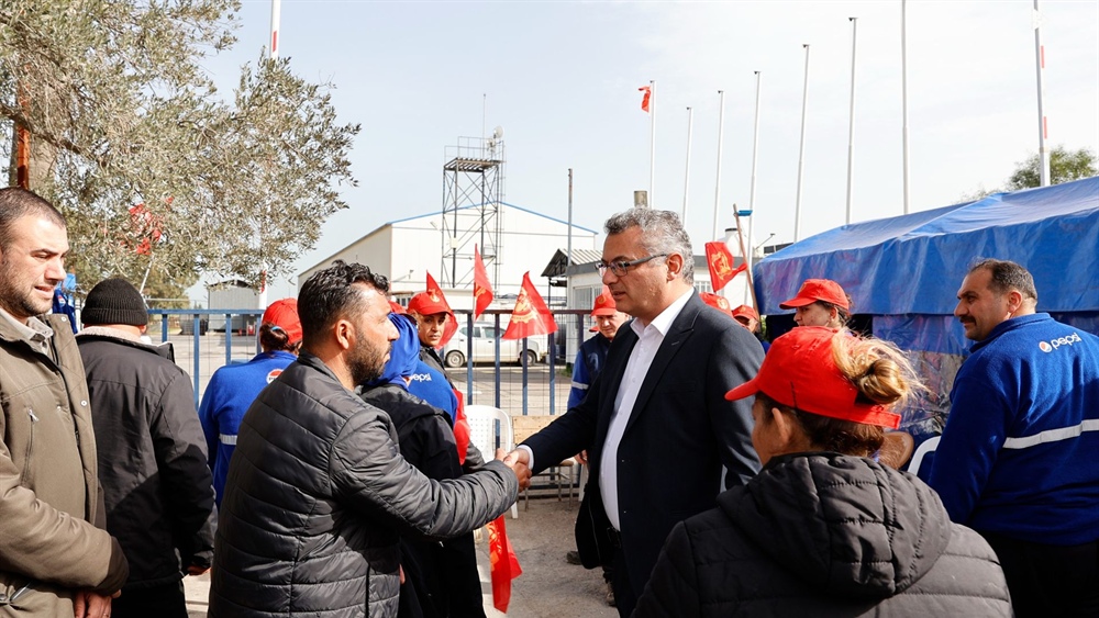 Cumhurbaşkanı Tufan Erhürman, grevdeki Ektam Kıbrıs Ltd. çalışanlarını ziyaret etti