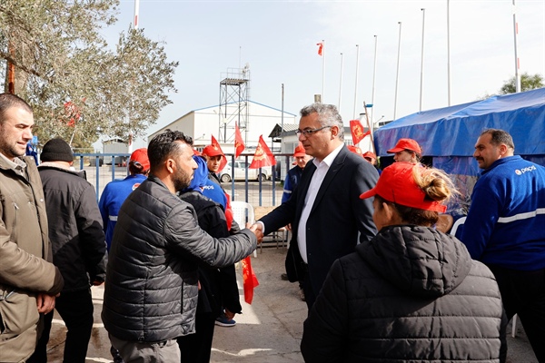 Cumhurbaşkanı Tufan Erhürman, grevdeki Ektam Kıbrıs Ltd. çalışanlarını ziyaret etti