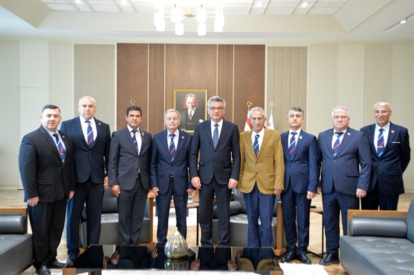Cumhurbaşkanı Tufan Erhürman, Kıbrıs Türk Emekli Subaylar Derneği Başkanı ve beraberindeki heyeti kabul etti