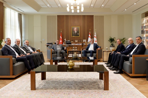 Cumhurbaşkanı Tufan Erhürman, Kıbrıs Türk Belediye Başkanları Derneği yetkililerini  kabul etti