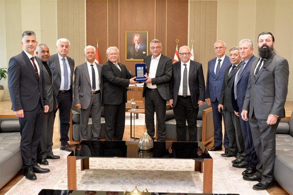 Cumhurbaşkanı Tufan Erhürman, Atatürkçü Yurtsever Emekli Subay Heyeti’ni kabul etti