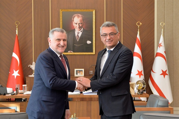 Cumhurbaşkanı Tufan Erhürman,  Türkiye Cumhuriyeti Gençlik ve Spor Bakanı Dr. Osman Aşkın Bak'ı kabul etti