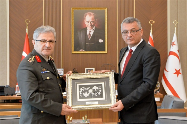 Cumhurbaşkanı Tufan Erhürman, Kara Kuvvetleri Komutanı Orgeneral Metin Tokel'i kabul etti