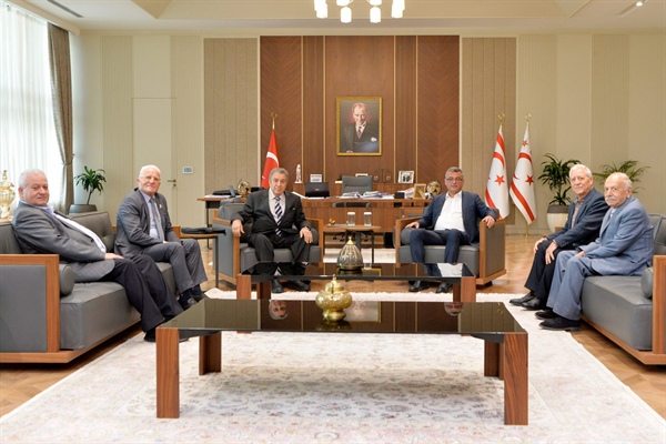 Cumhurbaşkanı Tufan Erhürman, Eşdeğer Mal Hak Sahipleri Derneği yetkililerini kabul etti