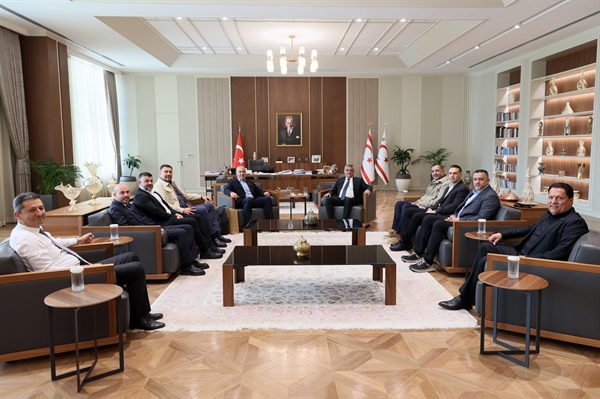 Cumhurbaşkanı Tufan Erhürman, KTFF başkanı ve yönetim kurulu üyelerini kabul etti
