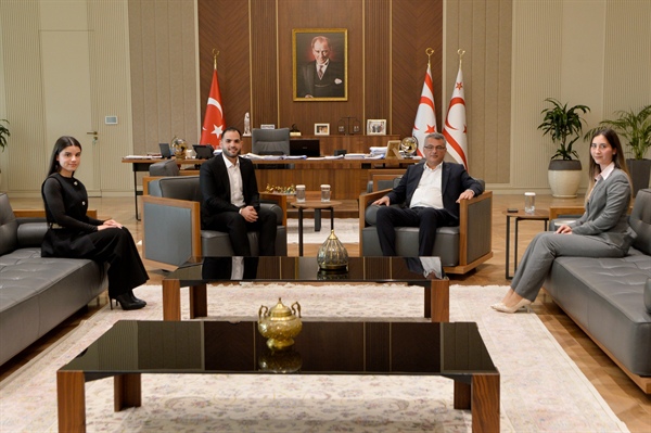 Cumhurbaşkanı Tufan Erhürman, Atatürk Öğretmen Akademisi Öğrenci Konseyi üyelerini kabul etti