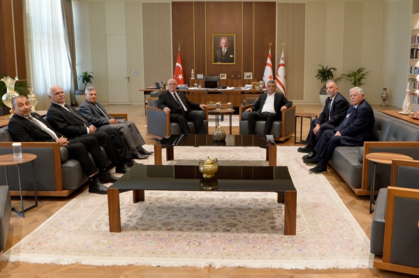 Cumhurbaşkanı Tufan Erhürman, KKTC Emekli Polisler Derneği yetkililerini kabul etti