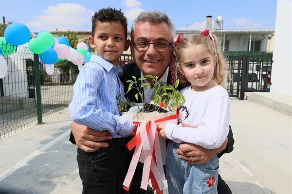 Cumhurbaşkanı Tufan Erhürman,  Şehit Yalçın İlkokulu’ndaki gösterileri izledi