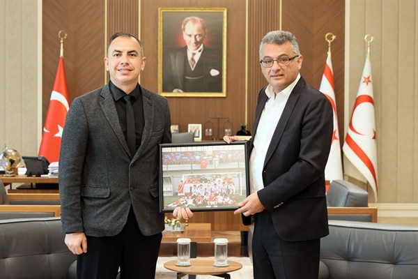 Cumhurbaşkanı Tufan Erhürman, KKTC Genç Milli Takımlar Antrenörü  Hüseyin Kızmazoğlu’nu kabul etti