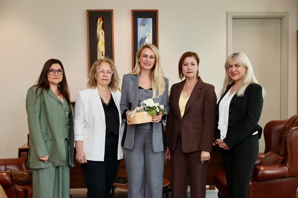 Nilden Bektaş Erhürman, DAÜ TechGirls Komitesi ile görüştü