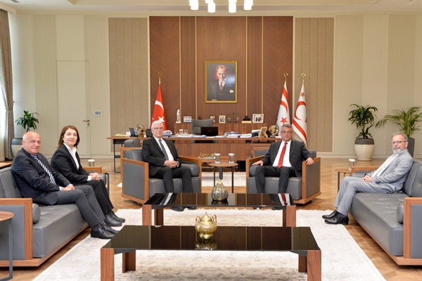 Cumhurbaşkanı Tufan Erhürman, Trafik Kazalarını Önleme Derneği heyetini kabul etti