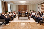 Cumhurbaşkanı Tufan Erhürman, İrsen Küçük Ortaokulu müdürü ve beraberindeki heyetle görüştü