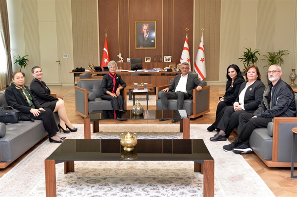 Cumhurbaşkanı Tufan Erhürman, Kanser Hastalarına Yardım Derneği başkanı ve yönetim kurulu üyelerini kabul etti