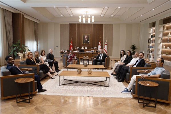 Cumhurbaşkanı Tufan Erhürman, Dünya Tabipler Birliği Başkanı Dr. Jacqueline Kitulu’yu kabul etti