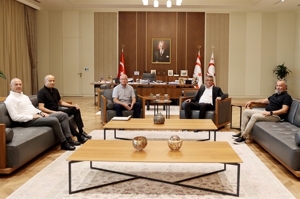 Cumhurbaşkanı Erhürman, Taşkent Şehit Aileleri Derneği Başkanı ve beraberindeki heyeti kabul etti