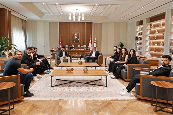 Cumhurbaşkanı Tufan Erhürman, bazı öğrenci birlikleriyle görüştü