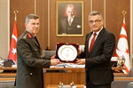 Cumhurbaşkanı Tufan Erhürman, Tümgeneral Ertan İnaltekin ve Tuğgeneral Şükrü Bilir’i kabul etti.