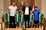 Cumhurbaşkanı Tufan Erhürman,  Perçinci Spor Akademi U11 Takımı’ndan  sporcular ve antrenörlerle görüştü