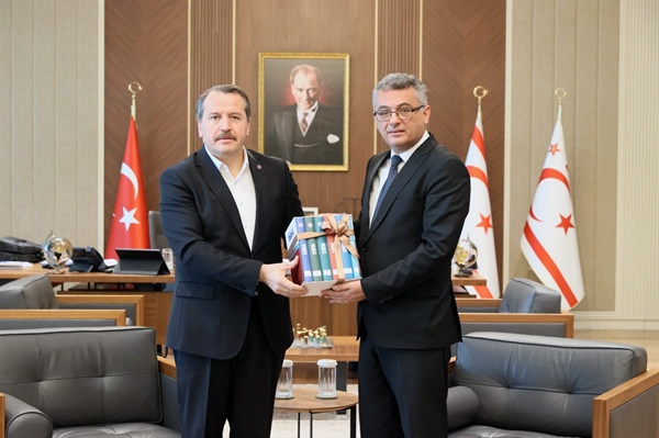Cumhurbaşkanı Tufan Erhürman, Türkiye Memur-Sen, KIBTES ve Eğitim-Bir-Sen’den oluşan heyeti kabul etti