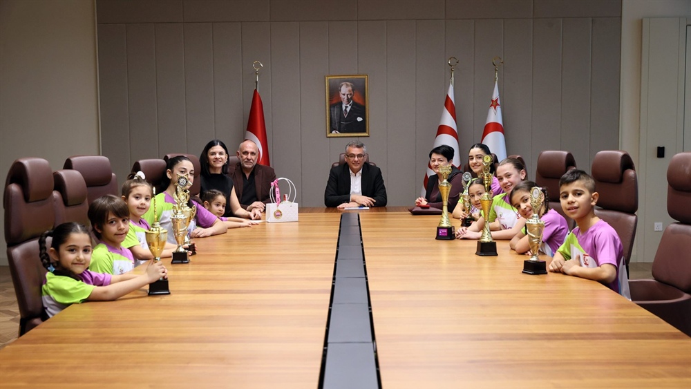 Cumhurbaşkanı Tufan Erhürman,  KKTC Halter ve Vücut Geliştirme Federasyonu ve Nev Çocuk Fitness sporcularını kabul etti