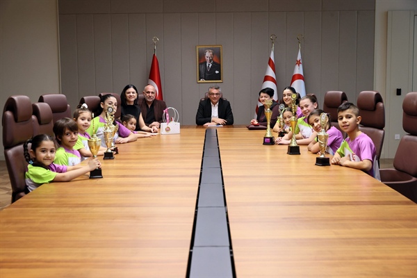 Cumhurbaşkanı Tufan Erhürman,  KKTC Halter ve Vücut Geliştirme Federasyonu ve Nev Çocuk Fitness sporcularını kabul etti