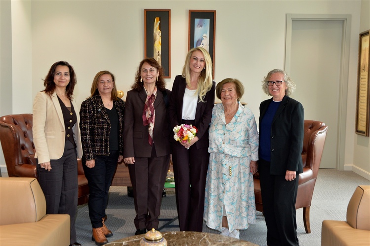 Nilden Bektaş Erhürman,Yaşlı Hakları ve Ruh Sağlığı Derneği heyetiyle...