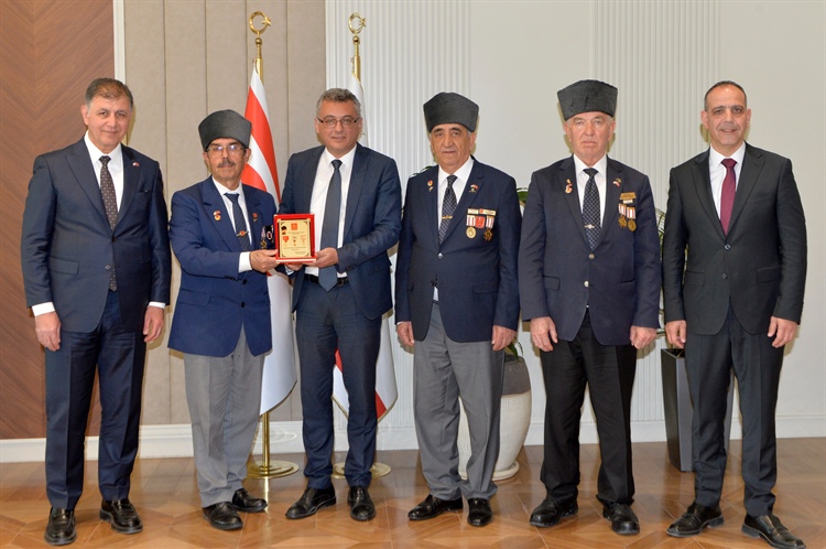 Cumhurbaşkanı Tufan Erhürman, İzmir Büyükşehir Belediye Başkanı Cemil...