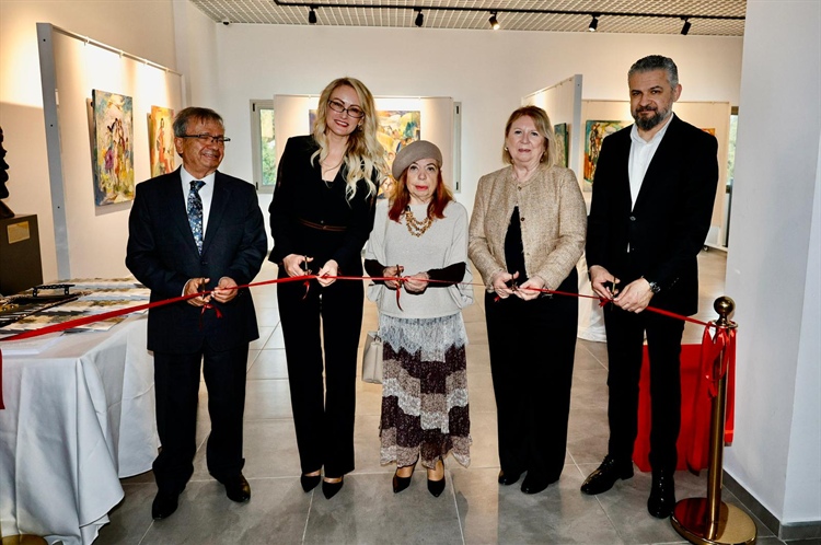 Nilden Bektaş Erhürman, sanatçı Zülal Karlıova’nın resim sergisinin...