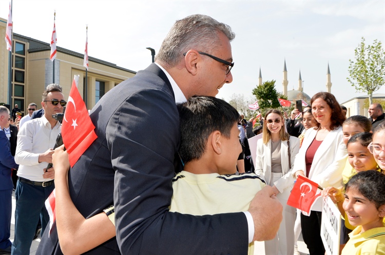 Cumhurbaşkanı Erhürman: Ülkenizi çok sevin ve Kıbrıslı Türk olmaktan...