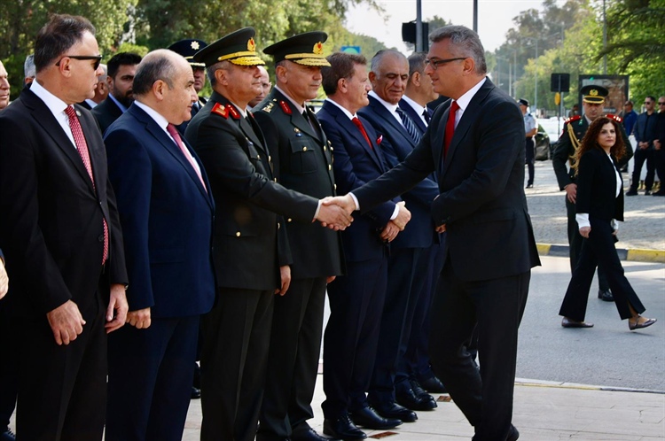 Cumhurbaşkanı Tufan Erhürman, Lefkoşa Atatürk Anıtı önünde düzenlenen...