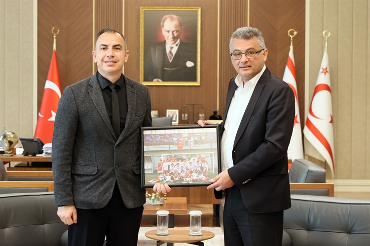 Cumhurbaşkanı Tufan Erhürman, KKTC Genç Milli Takımlar Antrenörü ...