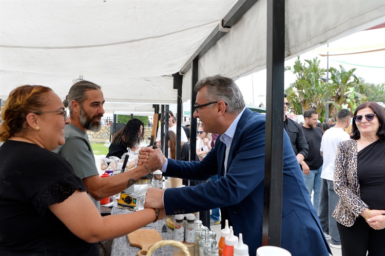 Cumhurbaşkanı Tufan Erhürman, 8. Karşıyaka Taş Armudu Festivali’ne...
