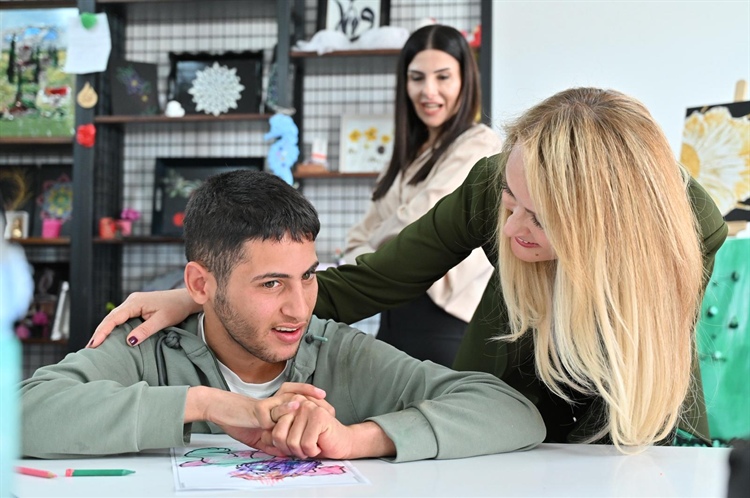 Nilden Bektaş Erhürman, Engelsiz Yaşam Evi’ni ziyaret etti