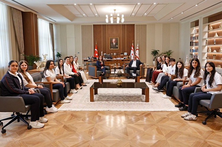 Cumhurbaşkanı Tufan Erhürman, İrsen Küçük Ortaokulu müdürü ve...