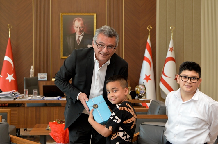 Cumhurbaşkanı Tufan Erhürman, “Biz de Varız Derneği” başkanı ve...