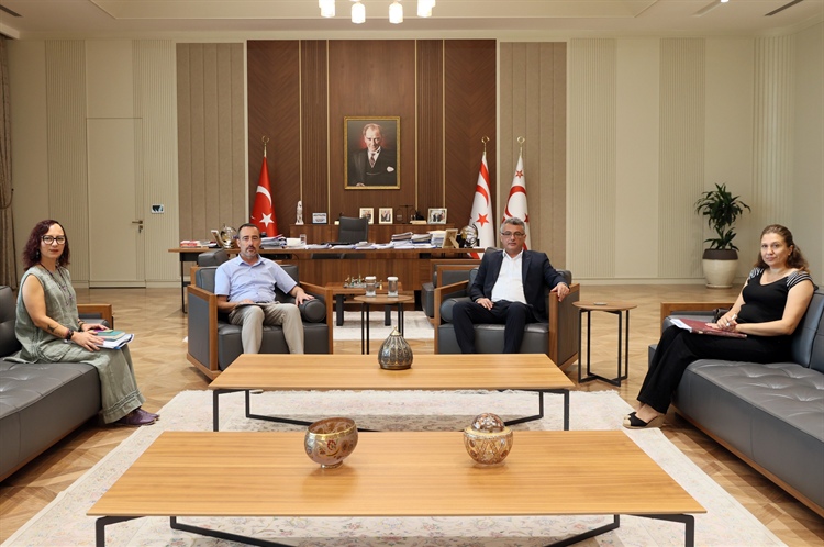 Cumhurbaşkanı Tufan Erhürman, HAKSEN başkanı ve beraberindeki heyetle...