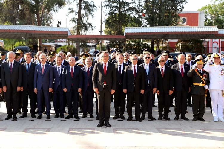 Cumhurbaşkanı Tufan Erhürman, Lefkoşa Atatürk Anıtı’nda düzenlenen...