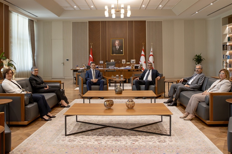 Cumhurbaşkanı Tufan Erhürman, Kamu Hizmeti Komisyonu heyetini kabul...