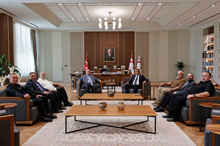 Cumhurbaşkanı Tufan Erhürman,  Milli Mücadele Vakfı başkanı ve yönetim...