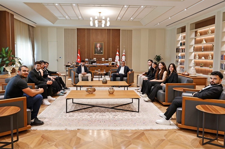 Cumhurbaşkanı Tufan Erhürman, bazı öğrenci birlikleriyle görüştü