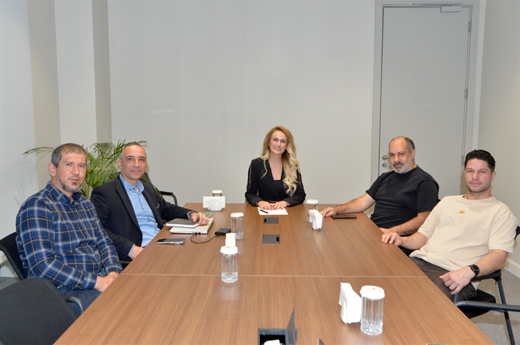 Nilden Bektaş Erhürman, Sivil Afet Timi Derneği yetkilileri ile...